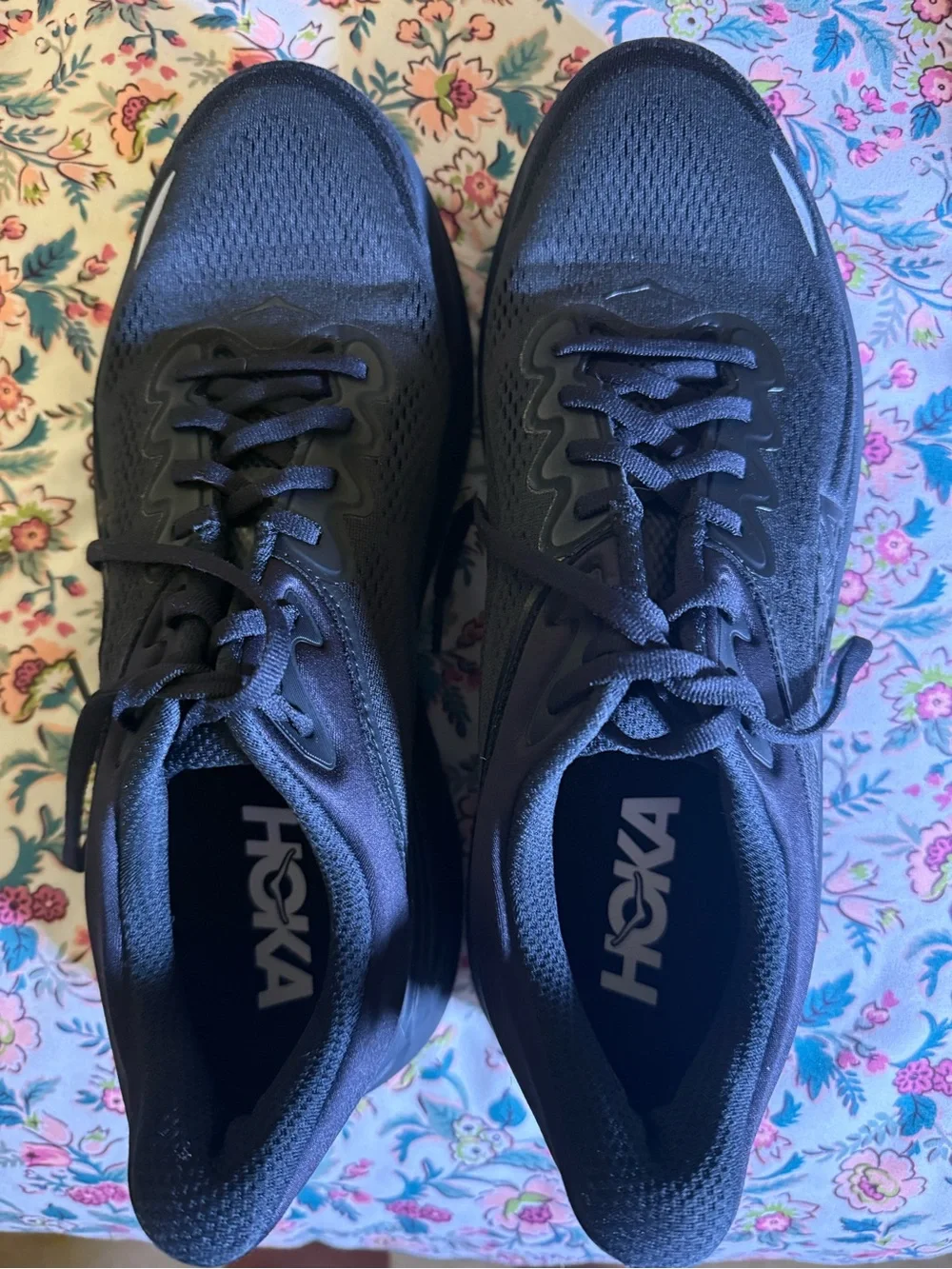 Hoka Men's Black Athletic Running Shoes with Gray Logo Bondi 9